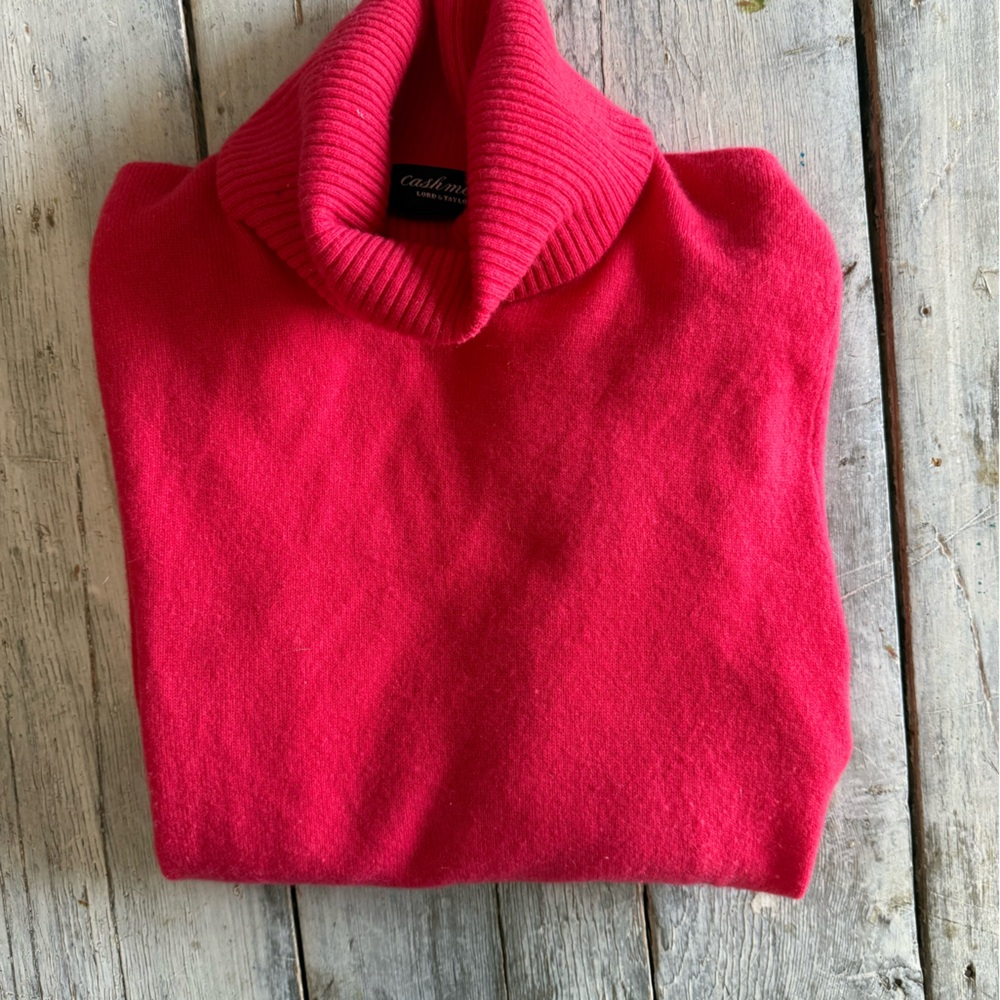 Lord & Taylor Cashmere Sweater in Vibrant Redpink